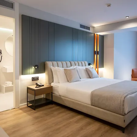 Elisa Tirana, Affiliated By Meliá